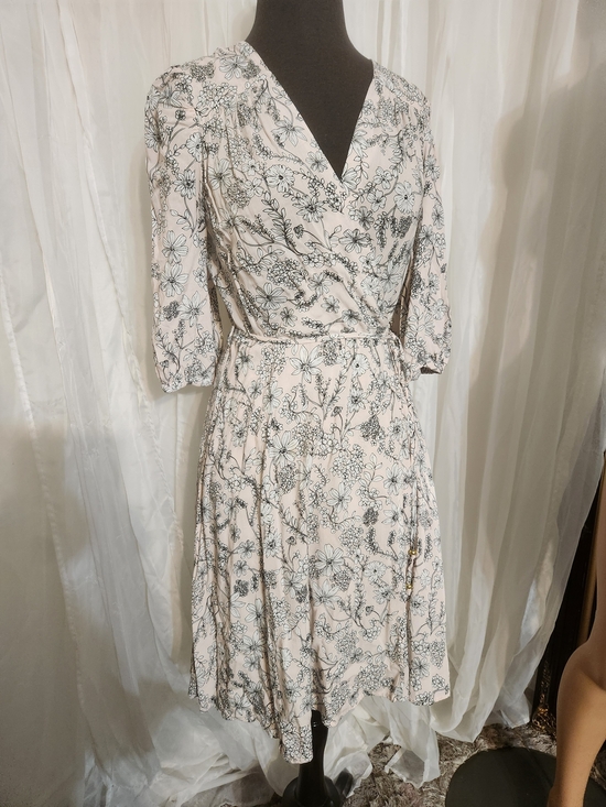 Calvin Klein Dresses & Skirts - Calvin Klein Floral Wrap-Style Women’s Dress in Light Blush Sz 10